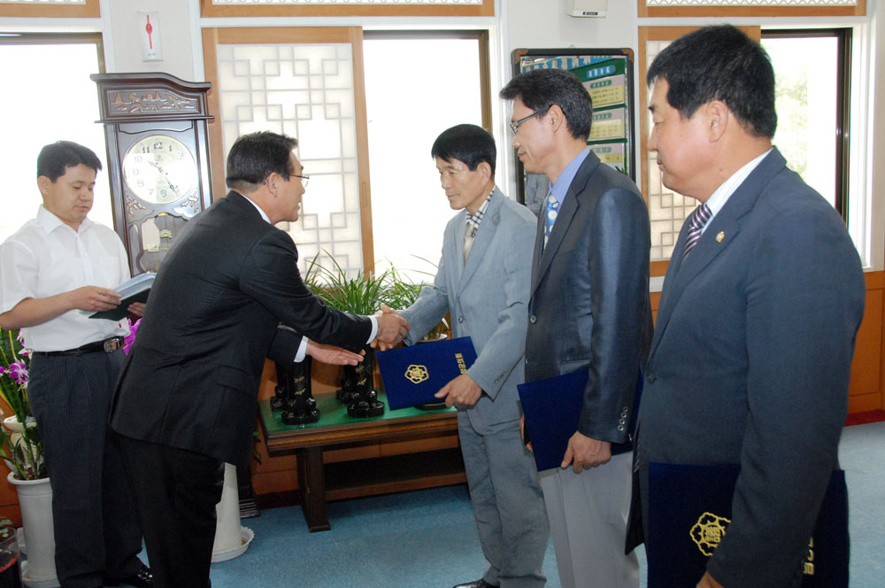 2008회계년도 세입세출 결산검사 위원 위촉장 수여(2009. 6. 3 ) 2