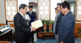 2008회계년도 세입세출 결산검사 위원 위촉장 수여(2009. 6. 3 )